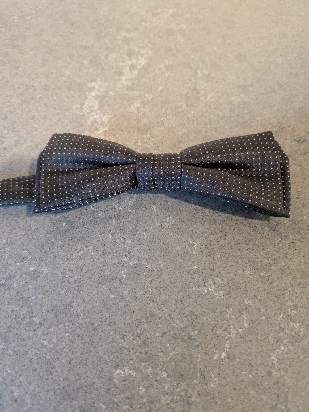 Hugo Boss black and white silk polka dot bow tie worn once PERFECT condition